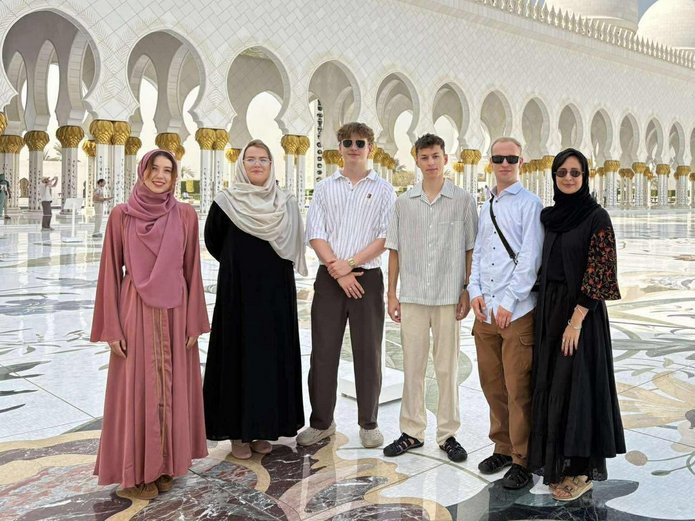 Students from the Al-Mashrik Middle East Student Science Club