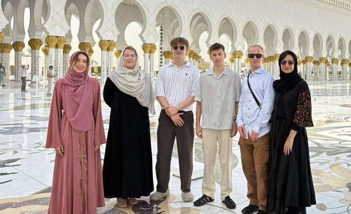 Students from the Al-Mashrik Middle East Student Science Club