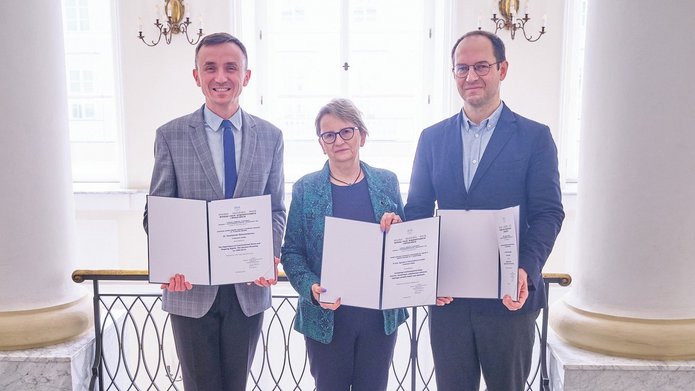 trójka laureatów