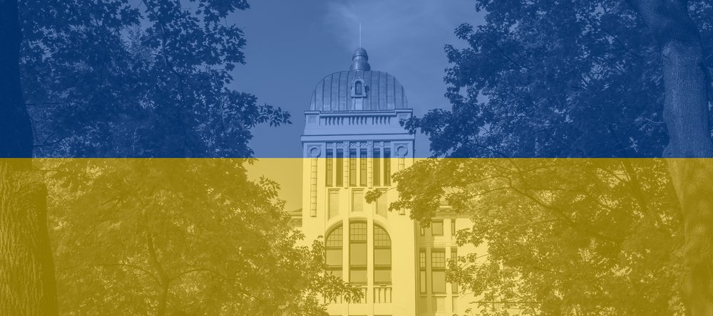 Rektorat UŁ w kolorach flagi Ukrainy