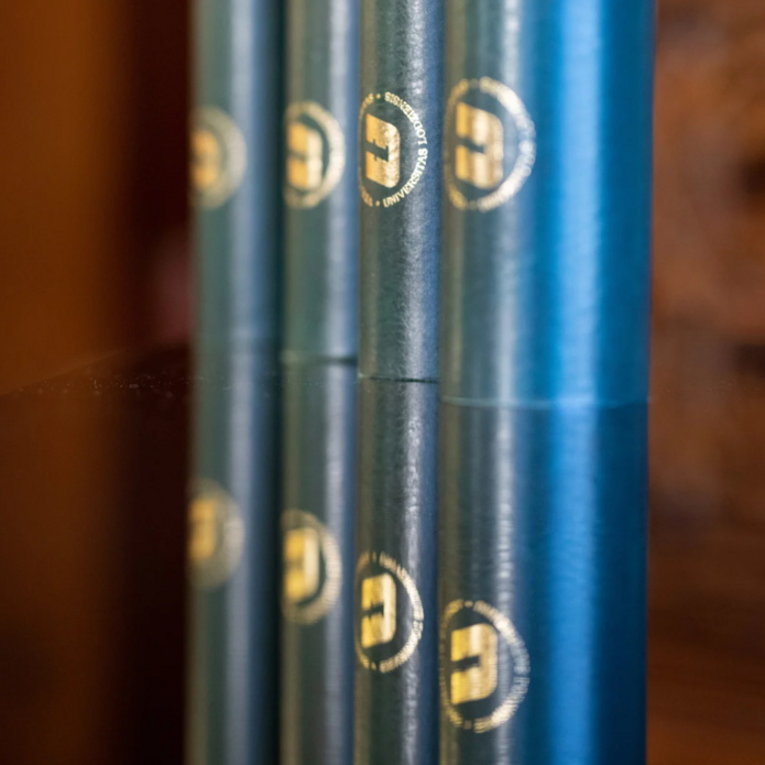 Dyplomy doktorskie w tubach