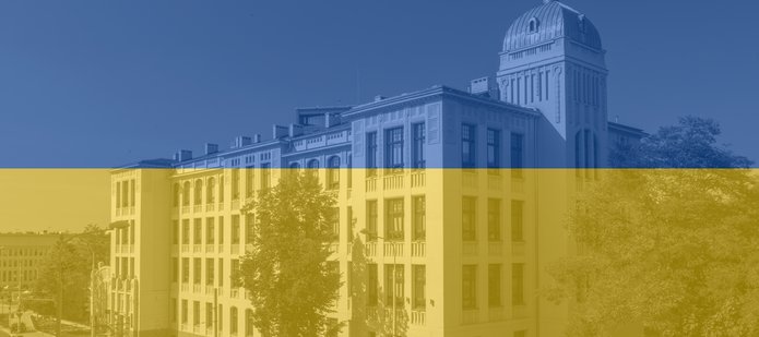 Rektorat UŁ w kolorach flagi Ukrainy