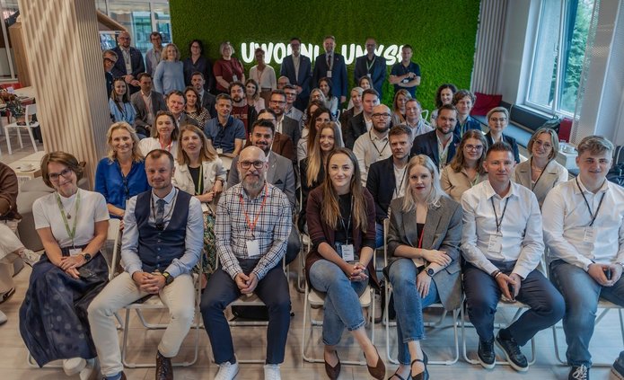 Zdjęcie grupowe uczestników śniadania biznesowego