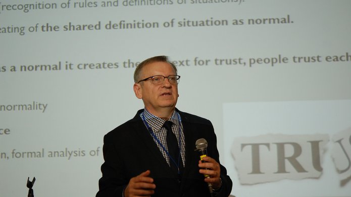 Profesor Krzysztof Konecki