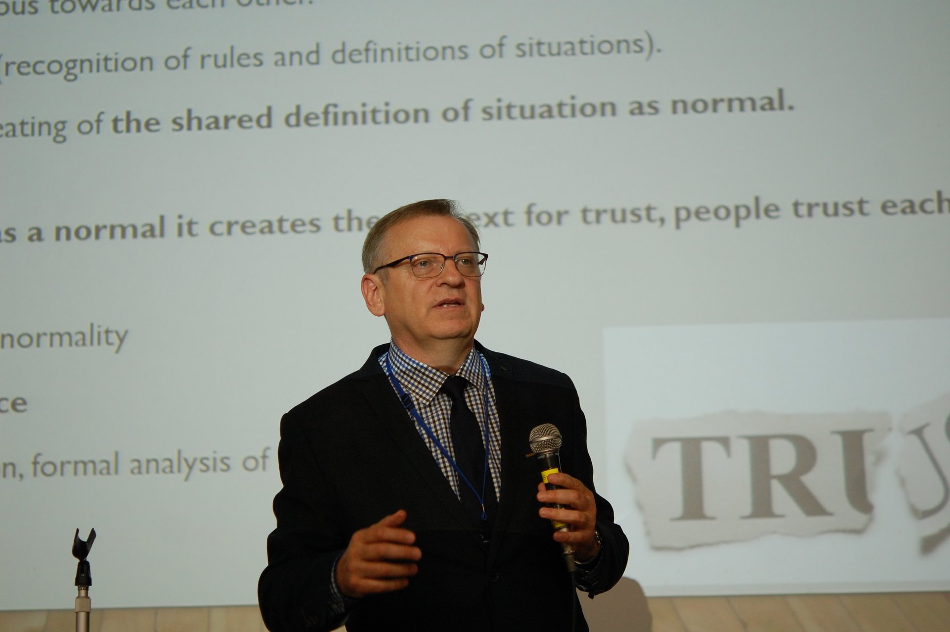 Profesor Krzysztof Konecki