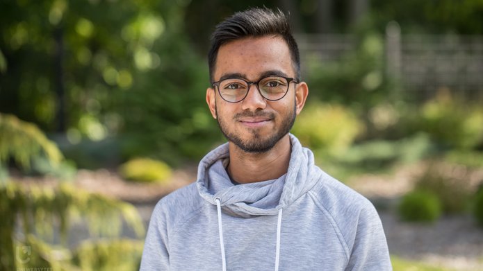 Młody mężczyzna : Deepjyoti Nath, student UniLodz
