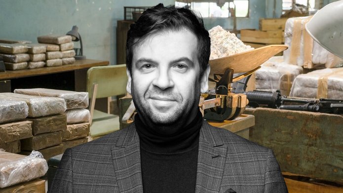 Prof. Piotr Chomczyński in front of an abandoned warehouse