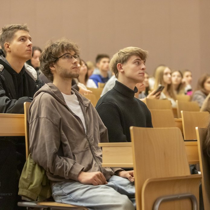 a decorative element – students in a lecture hall