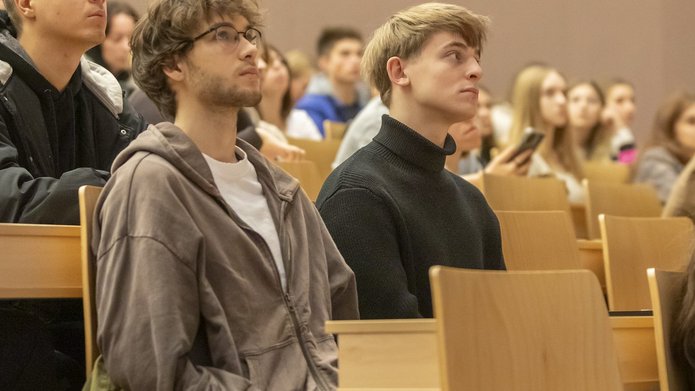 a decorative element – students in a lecture hall