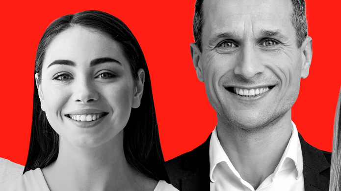 Kobieta i mężczyzna (mentor i mentee w projekcie Mentoring VIP) na czerwonym tle.