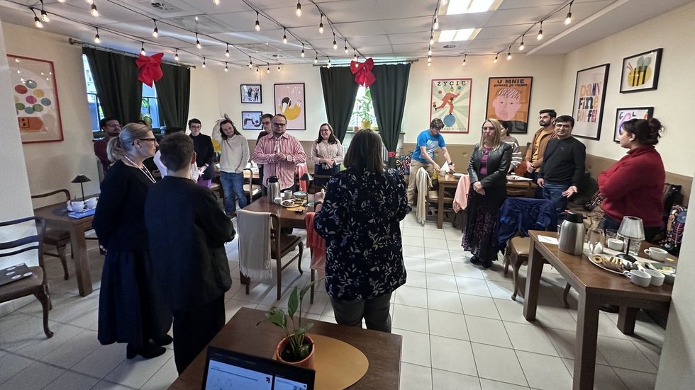 zdjęcie przedstawia uczestników spotkania we Wspólni w Rektoracie UŁ