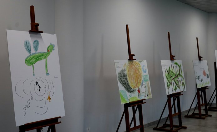 Zapatrzeni – zasłuchani – zaczytani: Dziecięce strategie uczenia się przez zdziwienie