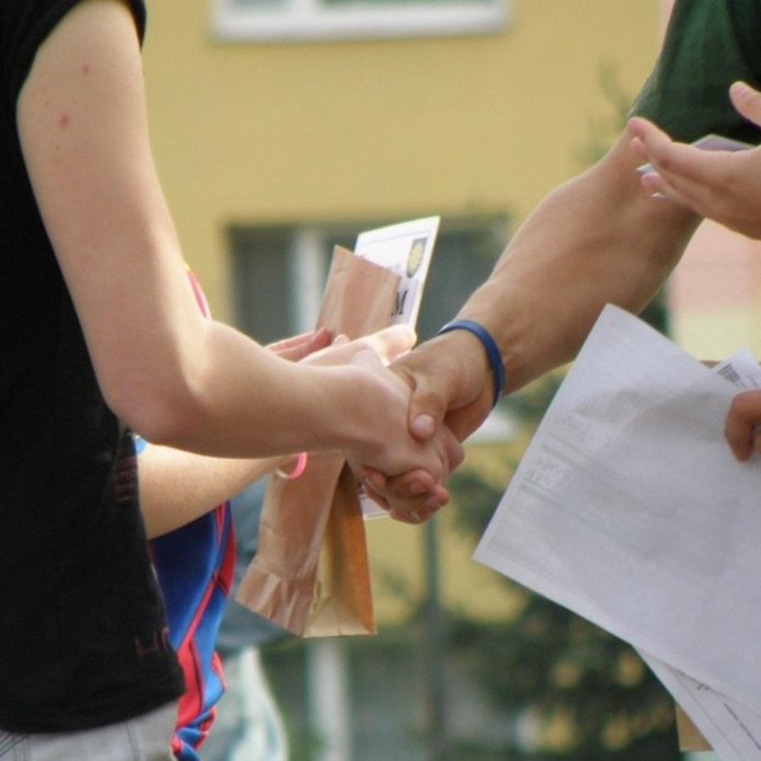 a decorative element: a handshake