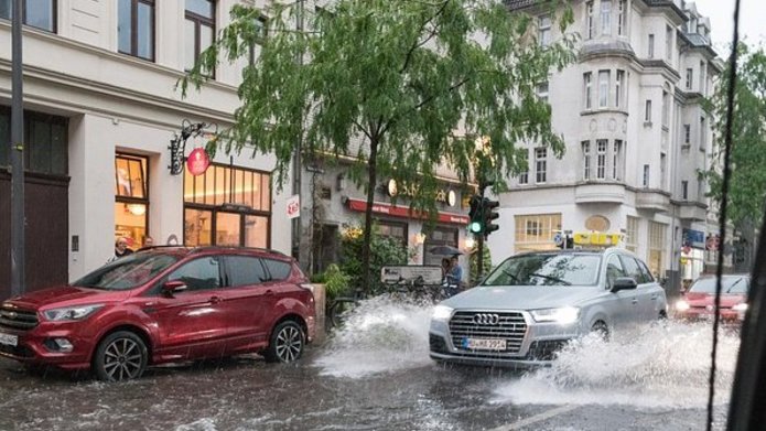 Wpływ ekstremalnych zjawisk hydrologicznych na funkcjonowanie systemów transportowych – przykład powodzi miejskiej w Łodzi