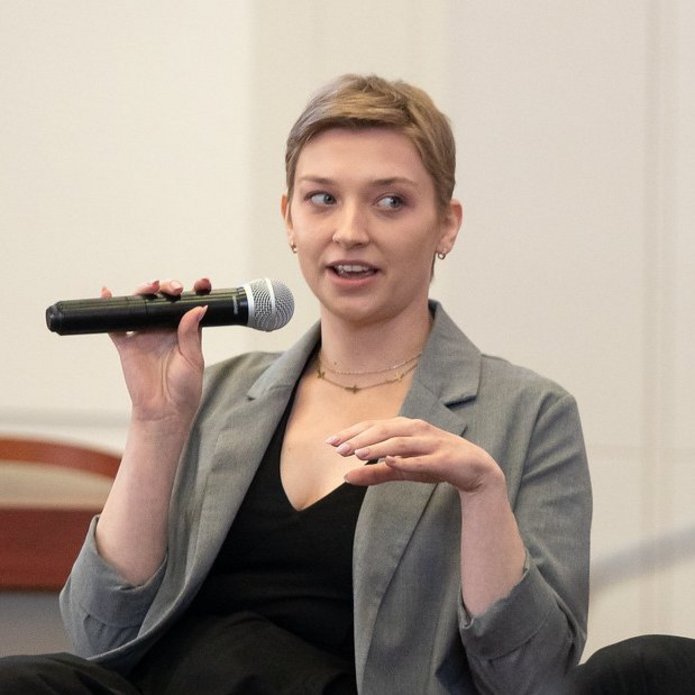 Oliwia Nadarzycka speaking in a panel on the popularisation of science