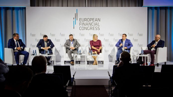 Goście zaproszeni na kongres podczas debaty