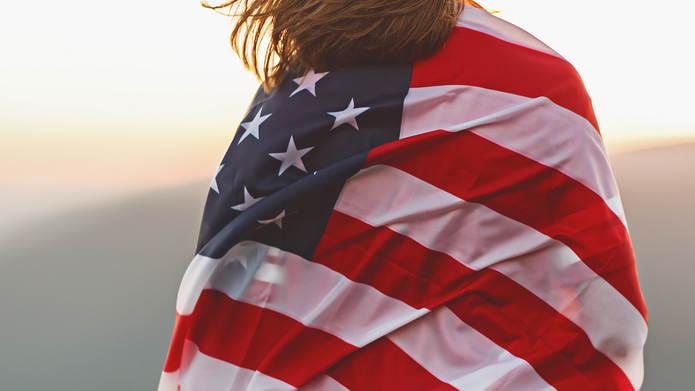 kobieta z flagą USA