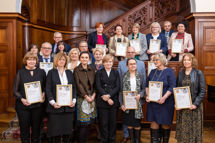 Władze UŁ oraz Dyrektorzy Najlepszych Liceów i techników w Rankingu Perspektywy 2023