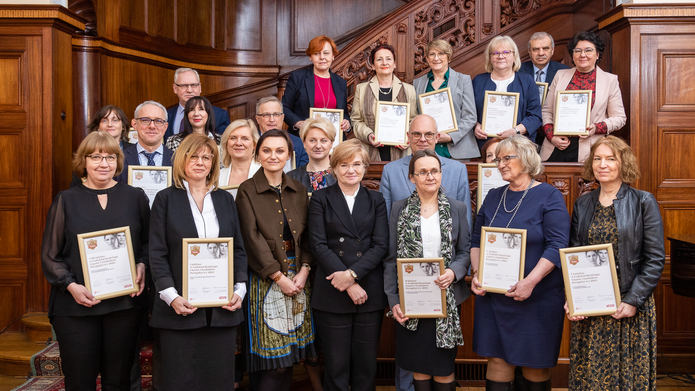 Władze UŁ oraz Dyrektorzy Najlepszych Liceów i techników w Rankingu Perspektywy 2023