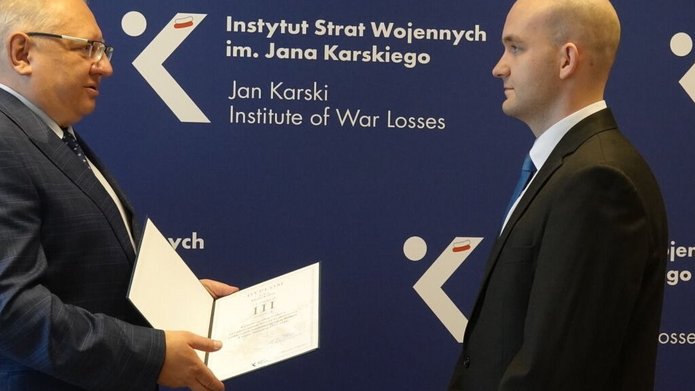 Jakub Kuliś (SDNH UŁ) podczas wręczania nagrody za zajęcie III miejsca w konkursie na prace dyplomowe