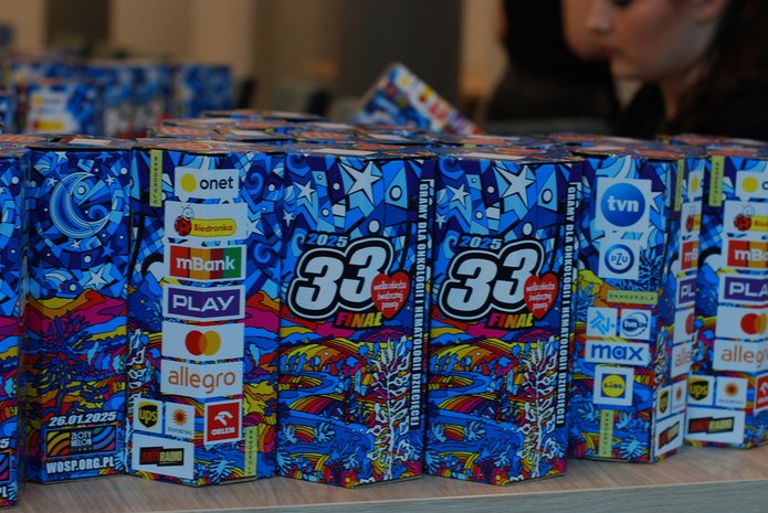 Cans of the 33rd Finale of the Great Orchestra of Christmas Charity