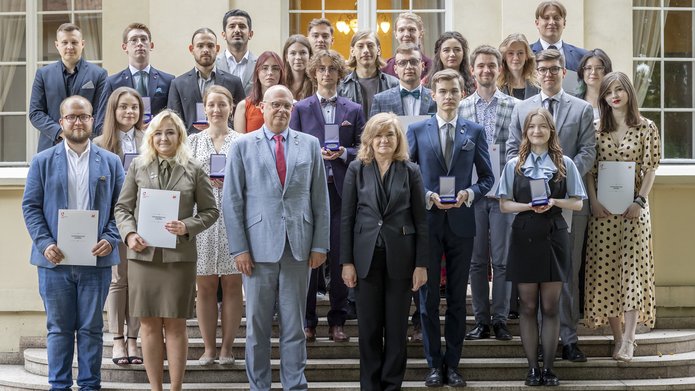 laureaci z władzami UŁ