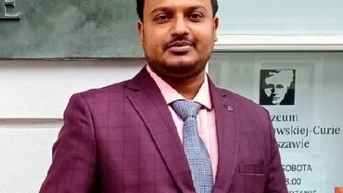 A portrait photo of Dr Sujoy Das