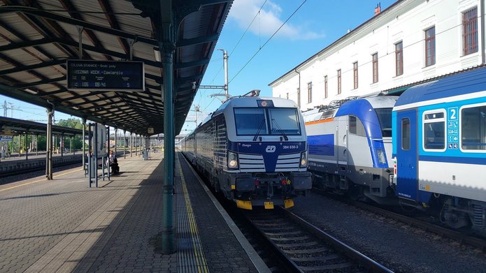 decorative element: a train