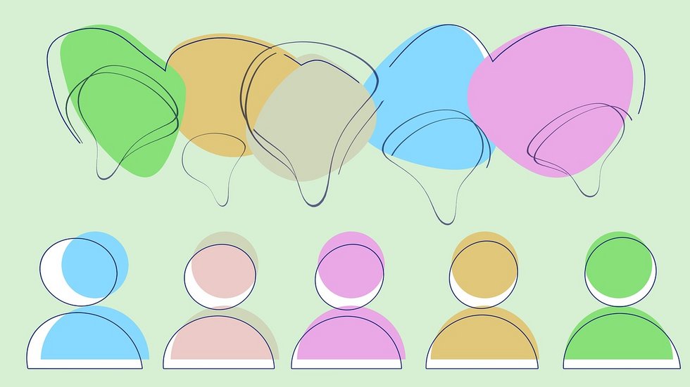 Na ilustracji widzimy pięć uproszczonych, kolorowych ikon przedstawiających postacie ludzkie – stylizowane na awatary. Każda z postaci ma inny kolor: niebieski, różowy, fioletowy, żółty i zielony. Nad każdą z tych postaci znajdują się kolorowe dymki rozmowy