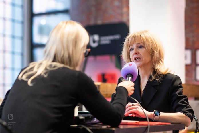dr Dominika Kaczorowska-Spychalska podczas rozmowy z dziennikarką Złotych Przebojów