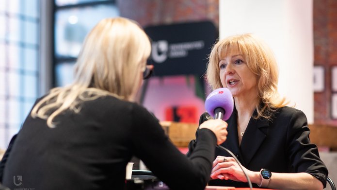 dr Dominika Kaczorowska-Spychalska podczas rozmowy z dziennikarką Złotych Przebojów