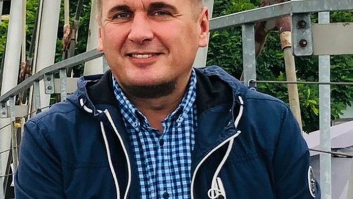 a portrait photo of a man