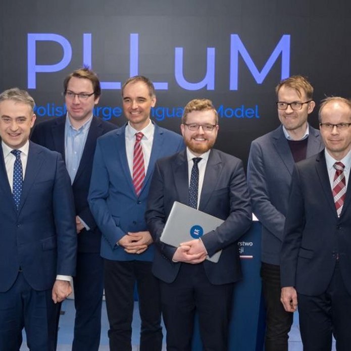 Wszyscy zaangażowani w proces tworzenia PLLuM