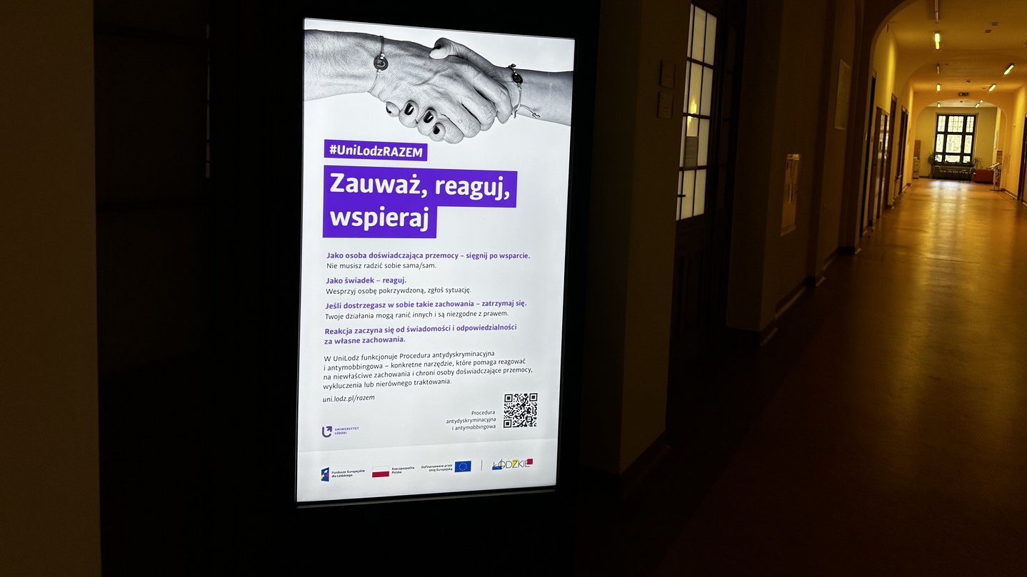 Totem LED z kampanią