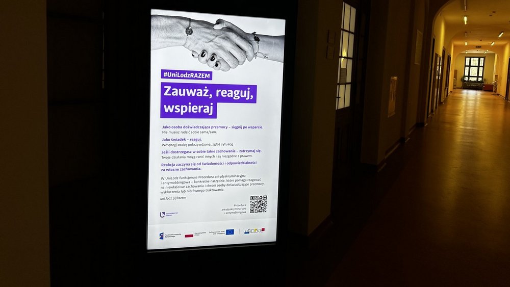 Totem LED z kampanią