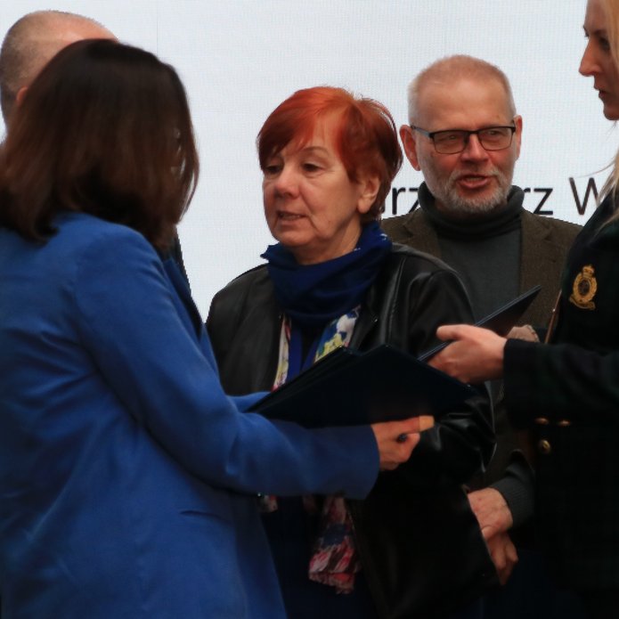 Prof. Krystyna Radziszewska is collecting the Award