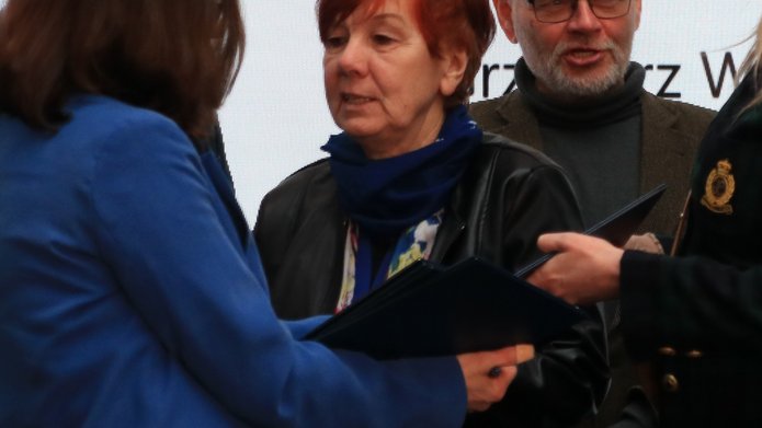 Prof. Krystyna Radziszewska is collecting the Award