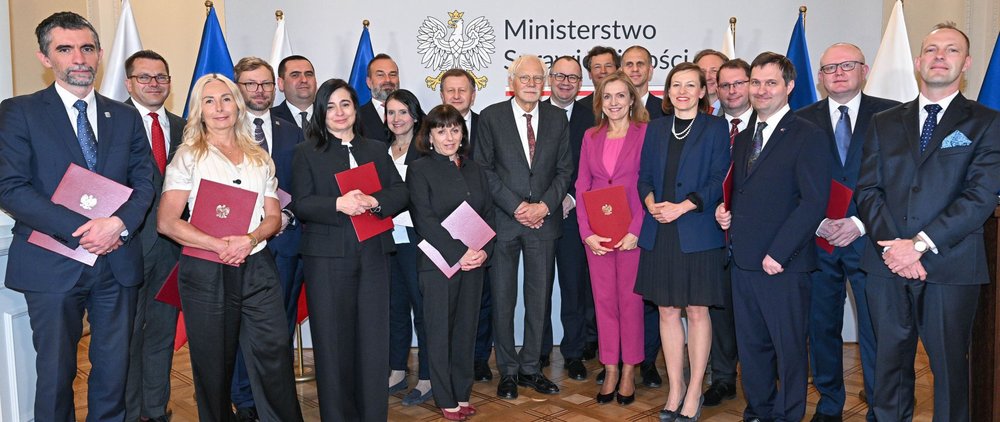 Nowo powołani członkowie Komisji Kodyfikacyjnej Prawa Cywilnego z ministrem sprawiedliwości