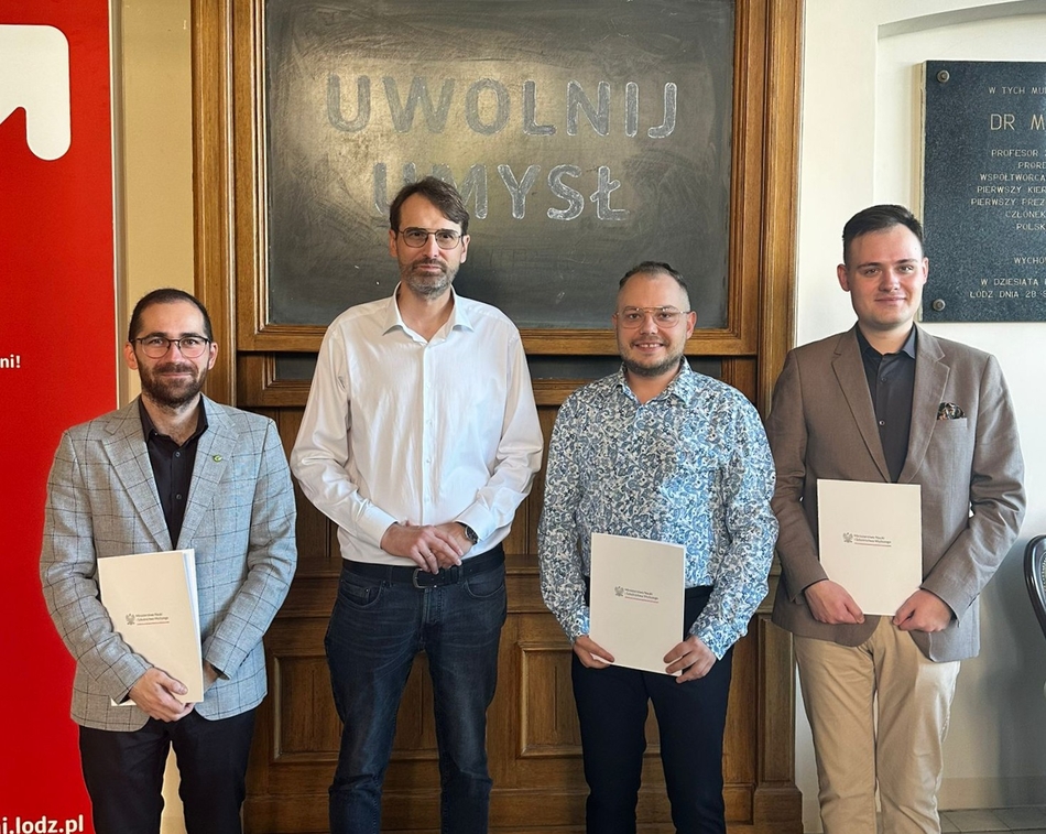 Rctor of the University of Lodz and Winners of the Minister of Science Scholarship for Outstanding Young Scientists