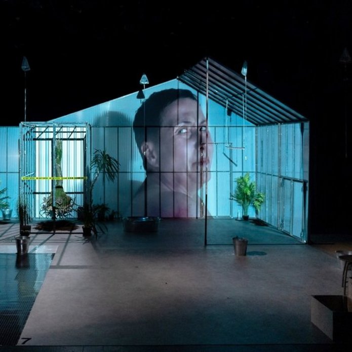 spektakl "Beze mnie jesteś nikim" w Teatrze Nowym