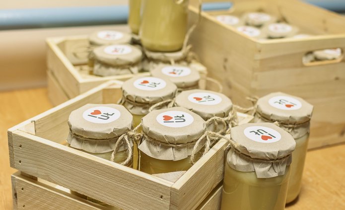 the donated jars of honey with the inscription I love University of Lodz on the lids
