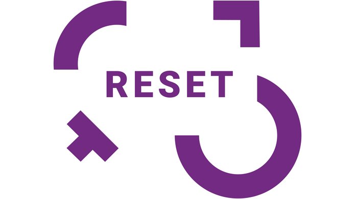 logo projektu z fioletowym napisem RESET
