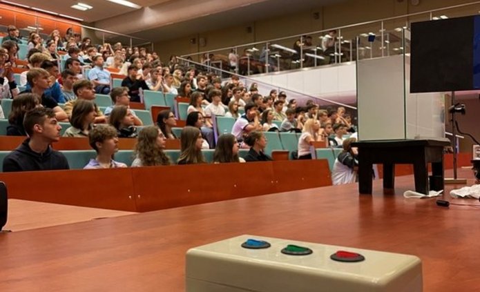 the assembly hall where the meeting participants are present, and there is a device on the lecture counter