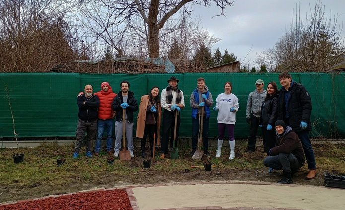 People involved in planting trees and shrubs in Lumubowo