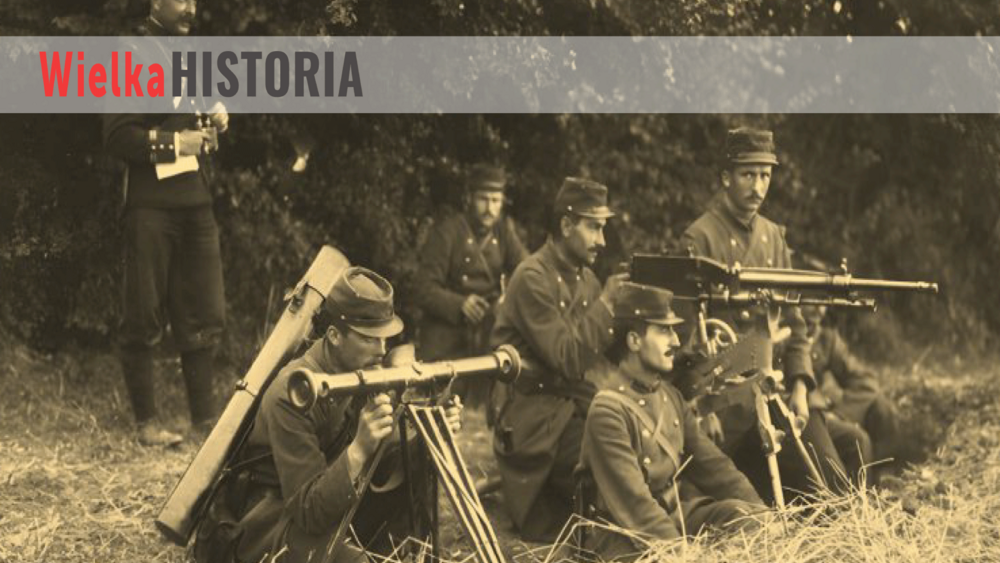 niekolorowe zdjęcie prezentujące żołnierzy w okopach