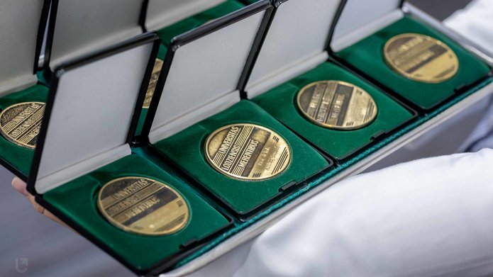 the "Universitas Lodziensis Merentibus" medals