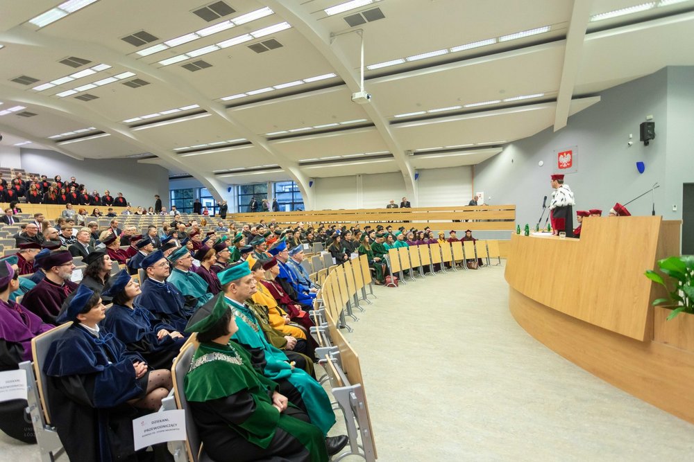 Uczestnicy uroczystej promocji habilitacyjnej i doktorskiej na UŁ