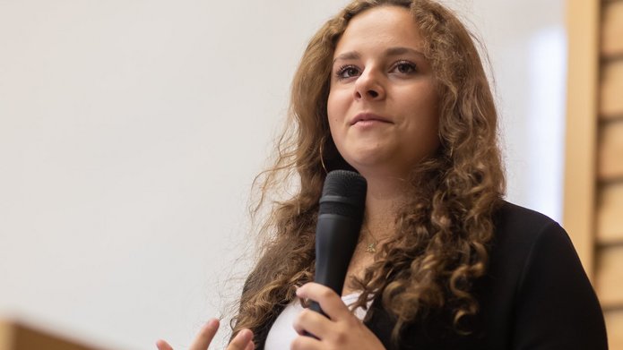 uczestniczka programu podczas prezentacji