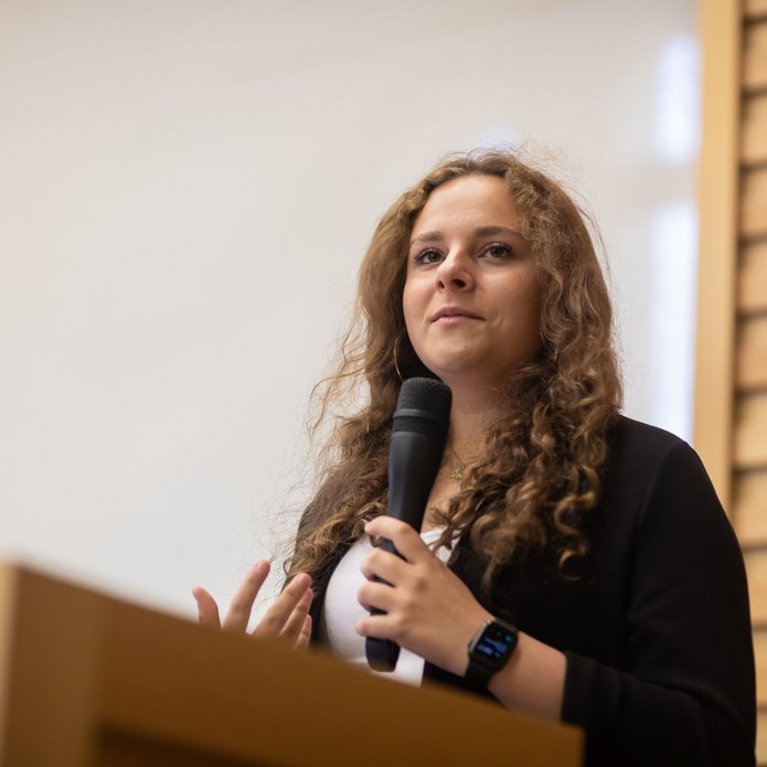 uczestniczka programu podczas prezentacji