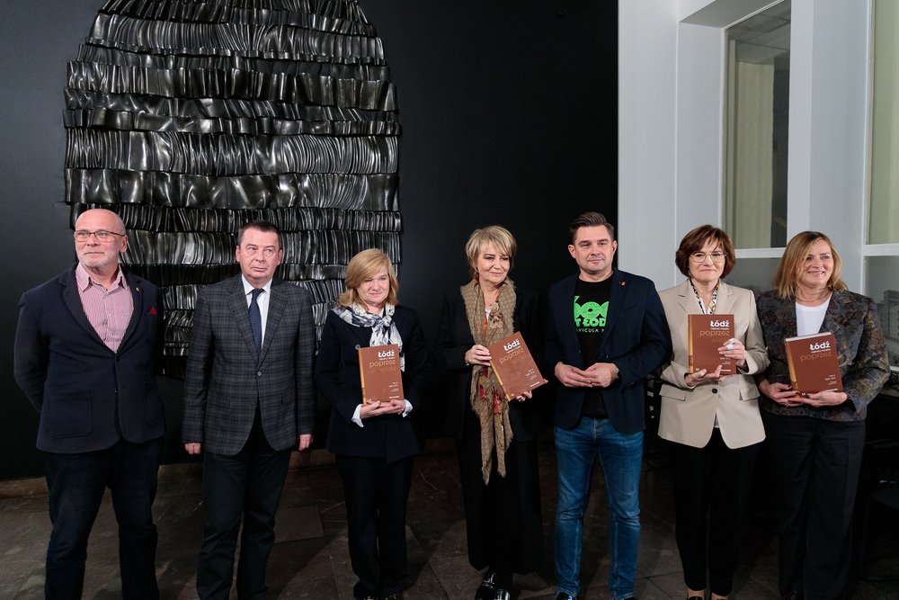 uczestnicy briefingu podczas premiery monografii